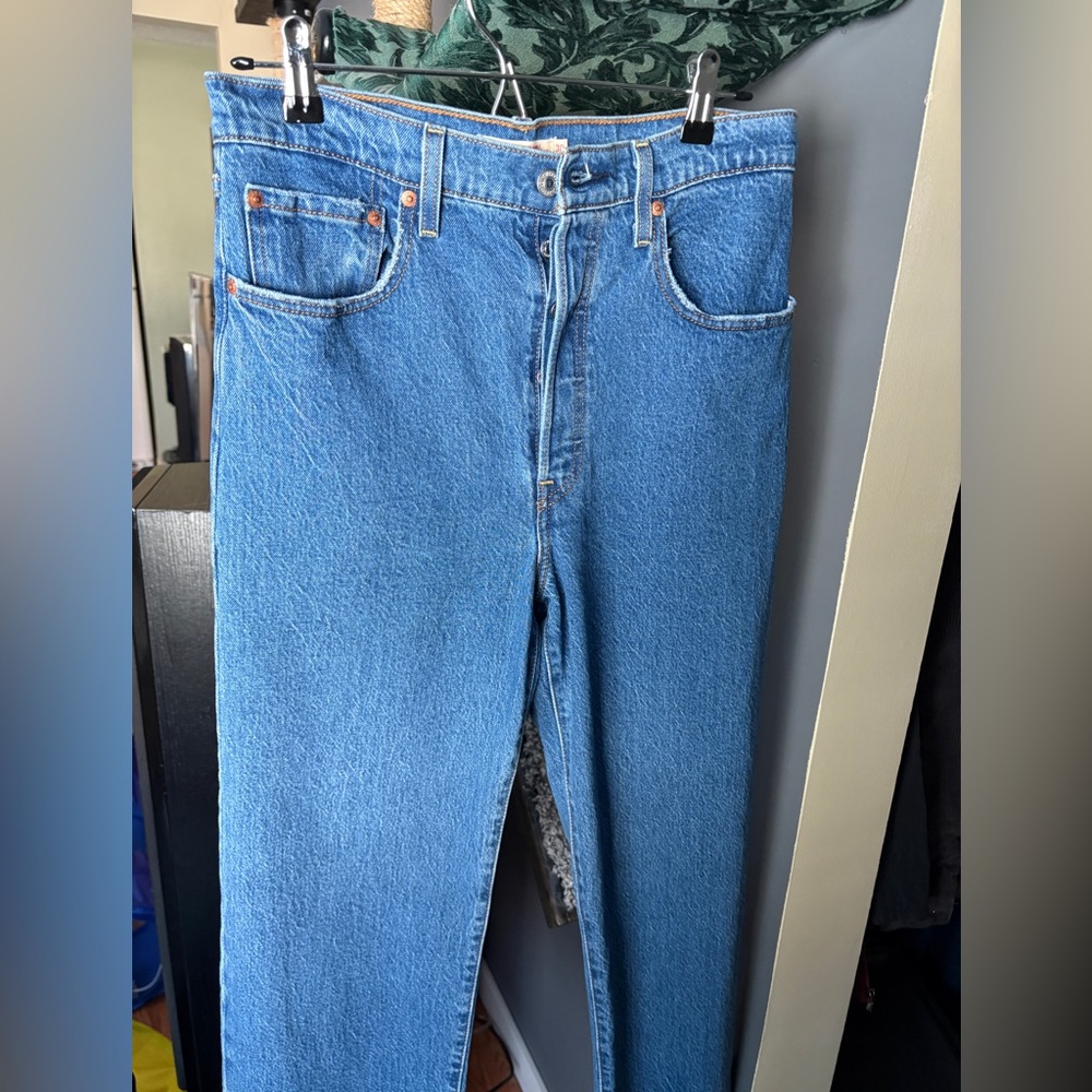 Levi's Ribcage Straight Ankle Jeans - Picture 2 of 8